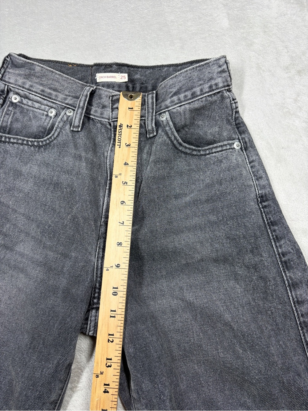 Levi’s Women’s Cinch Barrel Past Lives Black Raw Hem 100% Cotton Denim Jeans 25 - Picture 6 of 16